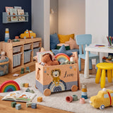 Personalisierte Spielzeugkiste aus Holz mit Namen – Löwe Blau & Regenbogen